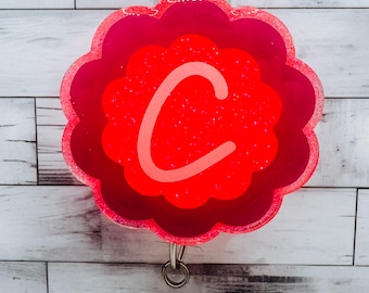 Scalloped Circle Initial Glitter Badge Reel: Custom Initial Acrylic ID Holder