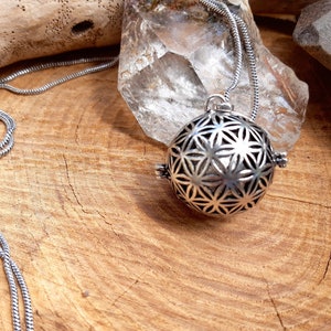 Harmony Ball,  Silvery Harmony Ball Necklace, Chime Ball, Angel Caller, Bola Necklace, Baby Shower Gift, Chiama Angeli, Bola de grossesse