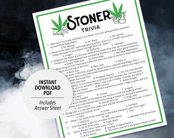 Op de afbeelding: Een groen en wit printbaar trivia-spel met de titel "Stoner Trivia". Het spel bevat vragen over cannabiscultuur, slang en geschiedenis. Het spel bevat een antwoordblad.