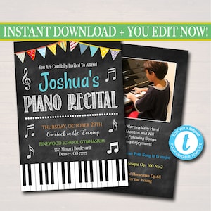 Op de afbeelding: Bewerkbare uitnodiging voor een pianorecital met een krijtbordachtergrond, kleurrijke vlaggetjes en een foto van een jonge jongen die piano speelt. De tekst luidt "Joshua's Piano Recital" en bevat de datum, tijd en locatie van het evenement.