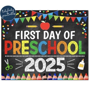 Primeiro dia de pré-escola 2025, placa de quadro negro para impressão de volta às aulas, faixa de confete para meninos em cores primárias, download instantâneo digital
