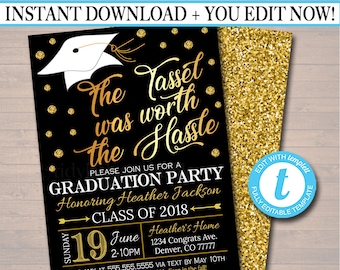 Könnte beinhalten: Schwarze und goldene Einladung zur Abschlussfeier mit goldenem Glitzerhintergrund. Der Text lautet "The tassel was worth the hassle" und "Graduation Party Honoring Heather Jackson Class of 2018". Das Datum ist Sonntag, der 19. Juni, von 14:00 bis 22:00 Uhr. Der Ort ist Heather's Home, 1234 Congrats Ave, Denver, CO 77777. RSVP Amy unter 555 555 5555 per SMS bis zum 10. Mai. Heather wird im Herbst die UW Madison besuchen.