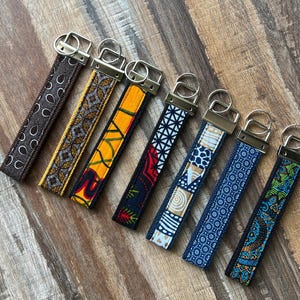 Shweshwe Fabric Wrist Strap Keychain, Wrist Keychain, Key Fob Keychain, African Fabric Keychain, Wristlet Keychain Strap, Key Wrist Strap