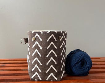 Yarn Caddy, Yarn Bowl, Yarn Sacks, Yarn Skein Holder, Yarn Gifts, Knitting Accessories, Yarn Holder Bag, Gift for Knitter, Yarn Cake Bowl