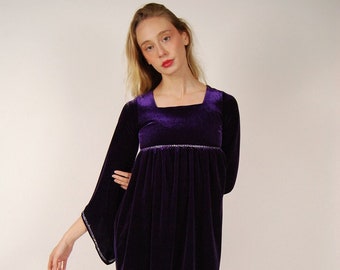 90s Renaissance Dress (M) vintage purple velvet bell sleeve medieval small