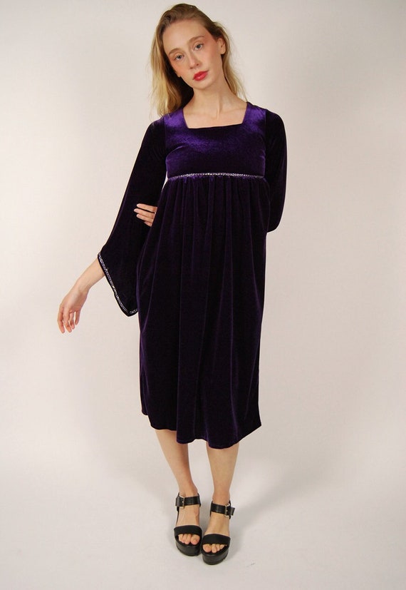 90s Renaissance Dress (M) vintage purple velvet be