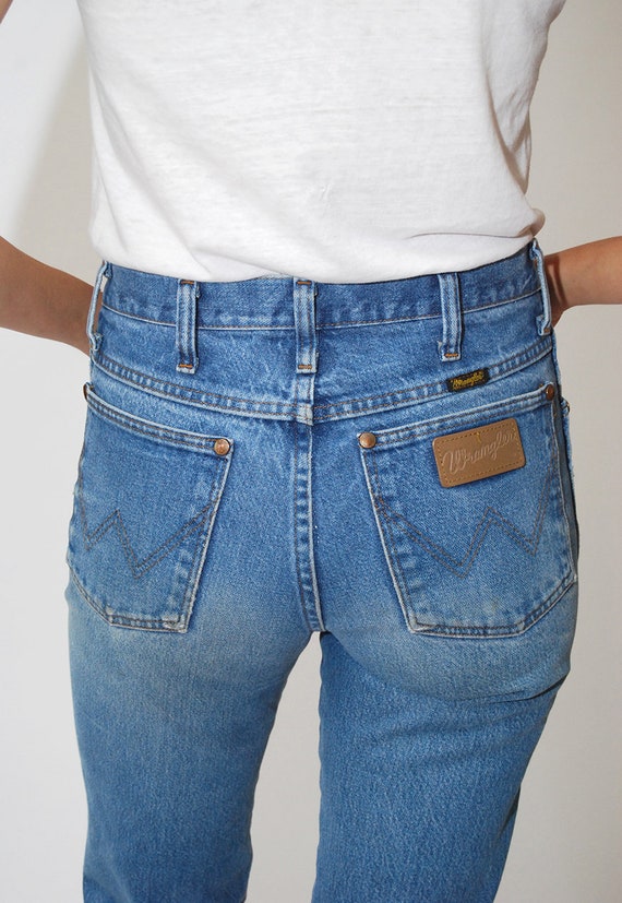 Slim Fit Wranglers (26) vintage 90s dark blue jean