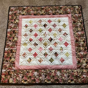 Patchwork Quilt With Two Dimensional Floral Pattern