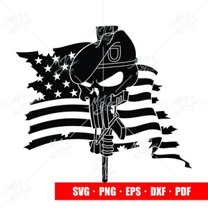 Könnte beinhalten: Schwarz-weiße Silhouette eines Schädels, der eine Barett mit einem US-Armee-Abzeichen trägt, ein Gewehr hält und vor einer zerfetzten amerikanischen Flagge steht.