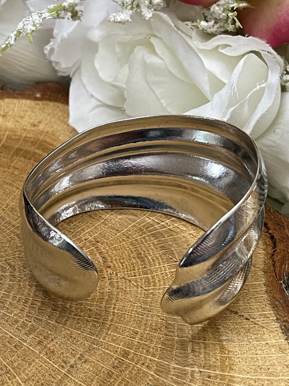 Silver tone Texture Design Cuff Bracelet - image 2