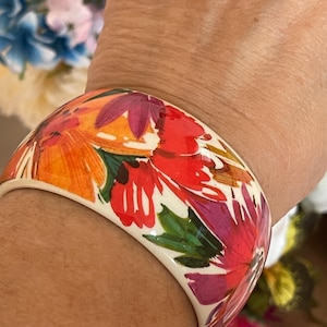 Vintage Avon Floral Chunky Lucite Bangle Bracelet