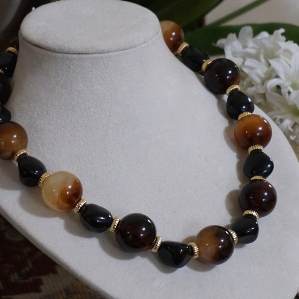 Gold Tone Vintage Agate Style Lucite Plastic Beaded Necklace