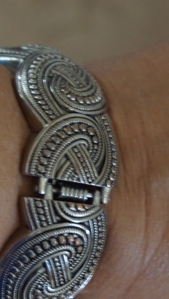 Vintage Silver Tone Swirl Design Bangle Bracelet … - image 4