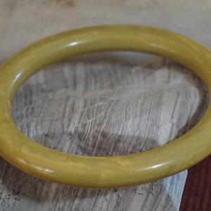 Vintage Green And Yellow Bakelite Marbled Bangle Bracelet