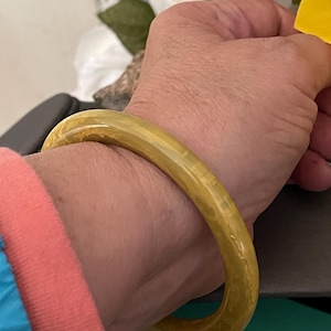 Vintage Bakelite Marbled Light Green Bangle Bracelet