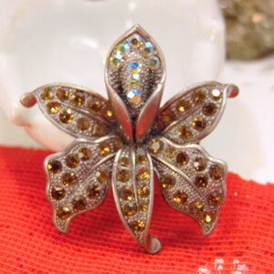 Vintage Silver Tone Flower Filled Rhinestones Brooch/Pin