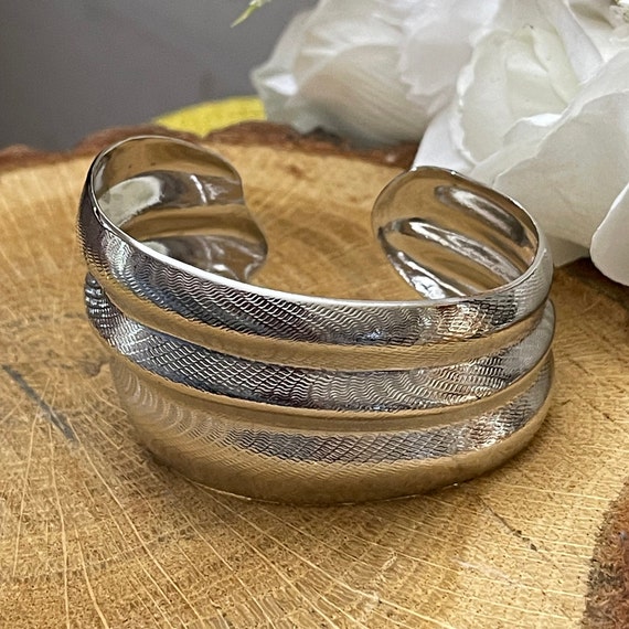 Silver tone Texture Design Cuff Bracelet - image 1