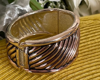 Vintage Premier Designs Gold Tone Bracelet Clamper Hinged Ribbed Wide Bangle