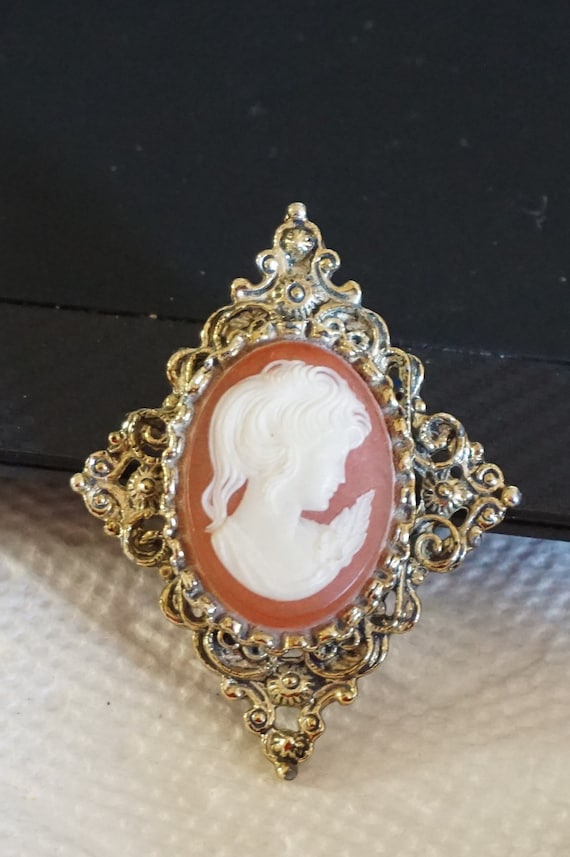 Vintage Gold tone Resin Signed Gerrys Cameo Brooc… - image 2