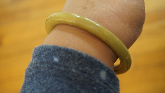 Vintage Green And Yellow Bakelite Marbled Bangle … - image 7