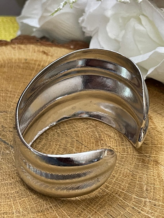 Silver tone Texture Design Cuff Bracelet - image 7