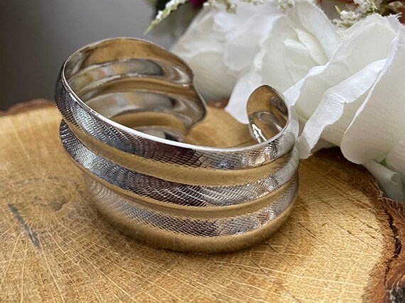Silver tone Texture Design Cuff Bracelet - image 6