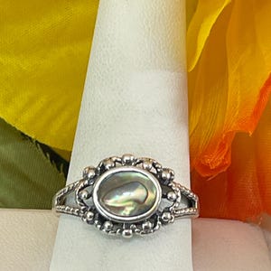 Sterling Silver Oval Abalone Filigree Detail Split Shank Ring Size 11