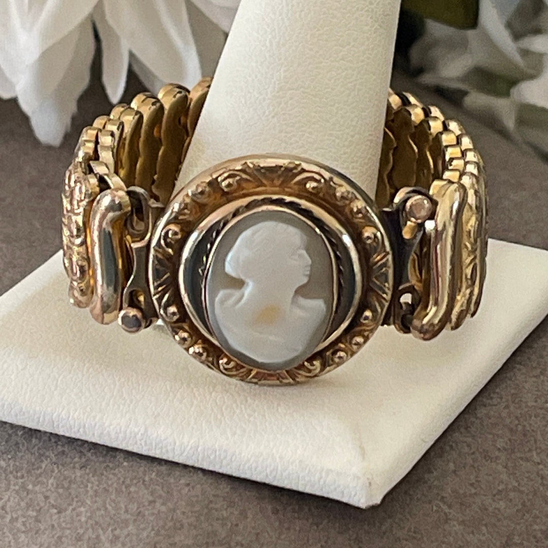 Vintage Sweetheart Cameo Expansion Bracelet Stretch Gold Tone Made In