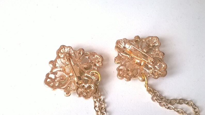 Cardigan Chain Green and Gold Sweater Guard Vintage style Costume Jewelry Square Brooches