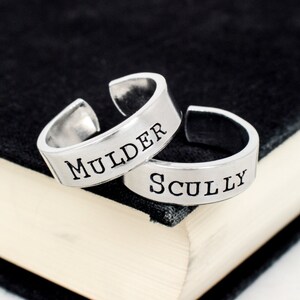 Mulder and Scully Ring Set - Valentines Day Gift
