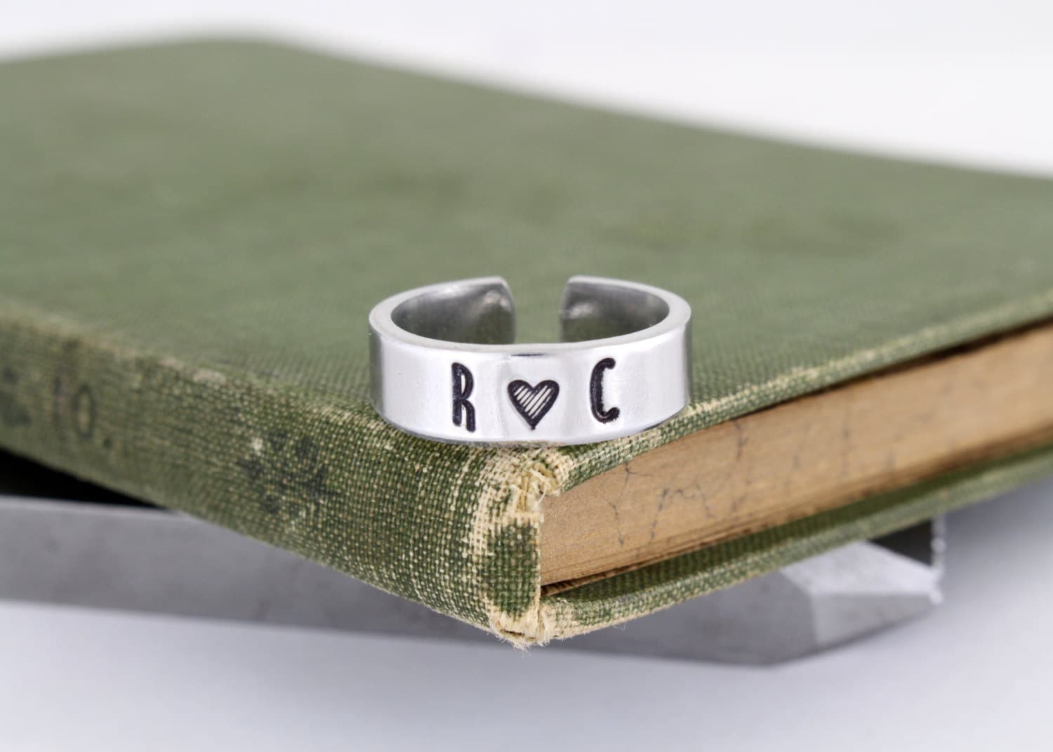 パーソナライズされたラップリング カスタムイニシャルリング 刻印入りリング ダブルリング スタッカブルリング - RWR 並行輸入 イニシャル T - オーバーラップリング ⁄ イニシャル N リング