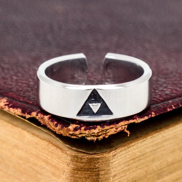 Triforce Ring, Retro Video Games, Gamer Gift, Gifts for Gamers, Video Game Jewelry