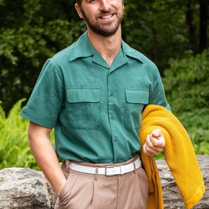 Groen katoenen vrijetijdsshirt in jaren 40-stijl - retro kampkraag