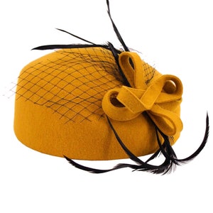 Vintage Hat - 1940s Vintage Forties Style Mustard Felt Hat With Feather Loop Trim