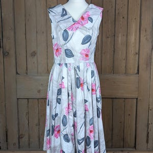 True Vintage-jurk voor dames UK 10 | Vintage roze en grijze jurk met bloemenprint uit de jaren 50