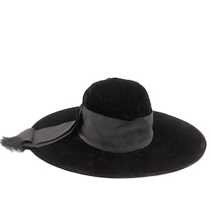True Vintage Women&#39;s Hat | Vintage Black Velvet Ribbon Detail Hat