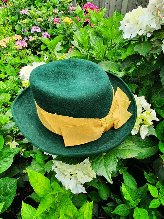 Vintage 1940s Forties Deep Green Vintage Hat Gold
