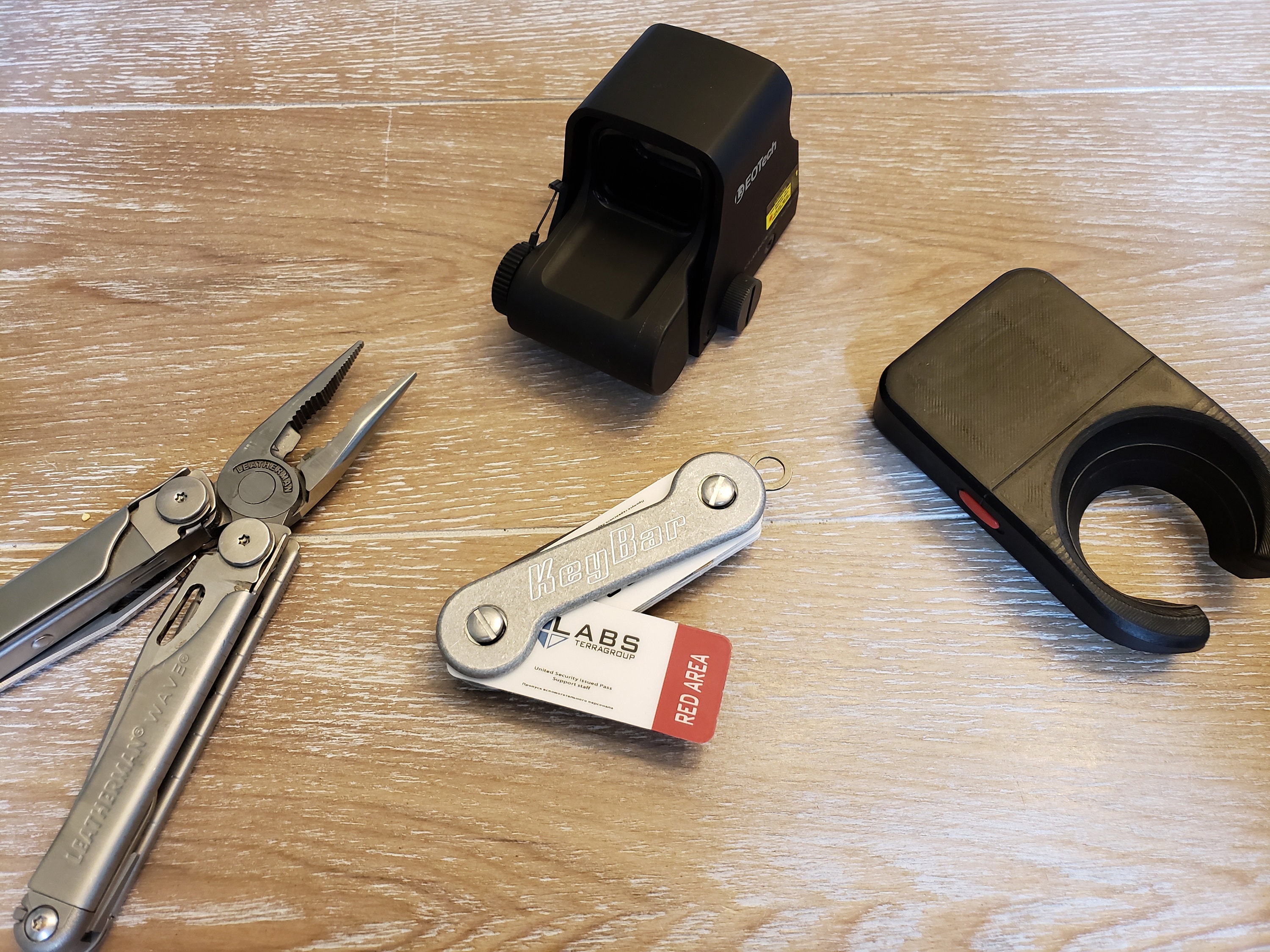 Katherine leatherman adams. Escape from tarkov ключница. Мультитул leatherman. Лазерман curl. Мультитул knog fang 2022.