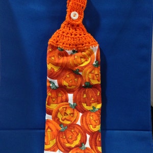 Halloween / Harvest Hanging Hand Towel 'Jack-O-Lanterns' with Orange Crocheted Top 22287 image 2