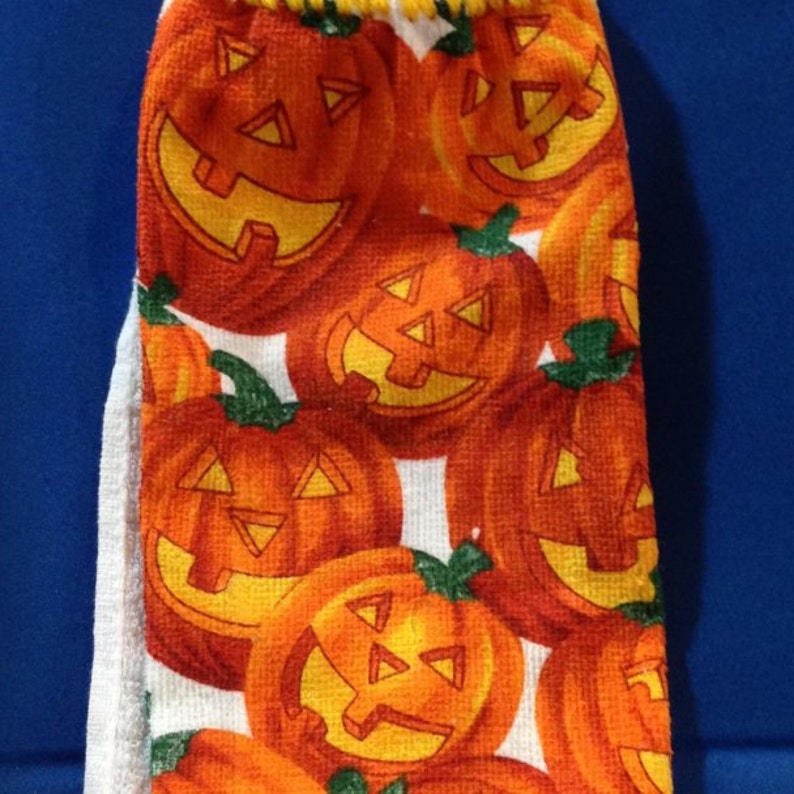 Halloween / Harvest Hanging Hand Towel 'Jack-O-Lanterns' with Yellow Crocheted Top 22287 image 3
