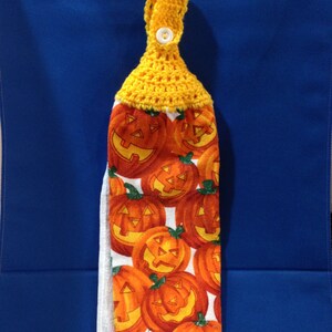 Halloween / Harvest Hanging Hand Towel 'Jack-O-Lanterns' with Yellow Crocheted Top 22287 image 2