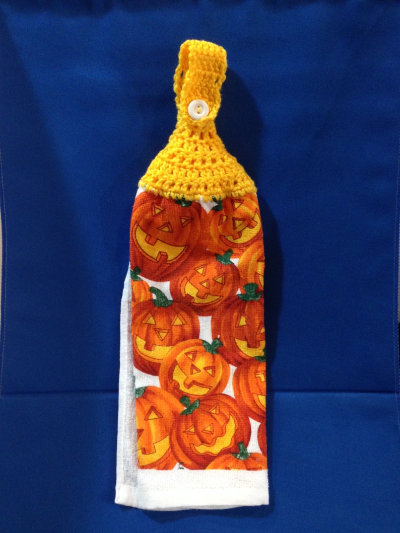 Halloween / Harvest Hanging Hand Towel 'Jack-O-Lanterns' with Yellow Crocheted Top 22287 image 2