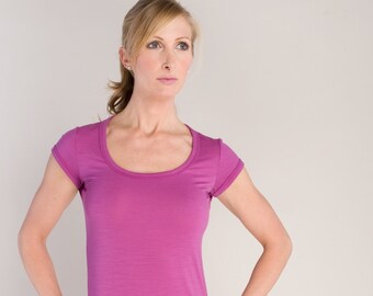 Radiant Orchid Running and Yoga Tee / Scoop Neck Short Sleeve T Shirt by Vielet Performance Merino