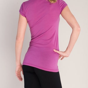 Radiant Orchid Running and Yoga Tee / Scoop Neck Short Sleeve T Shirt by Vielet Performance Merino image 2