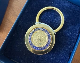 gold tone presidential seal Bill Clinton keychain