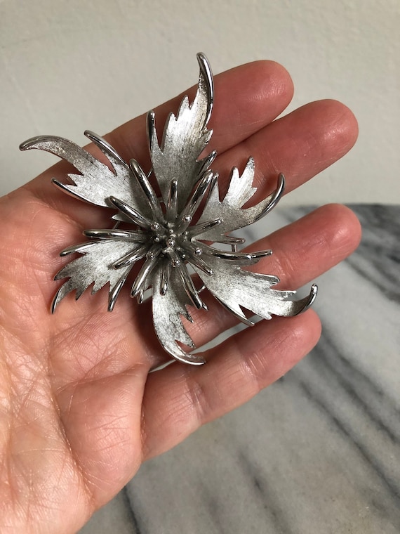 Vintage Corocraft Silver Tone Flower Brooch, Mid-century  display picture 1