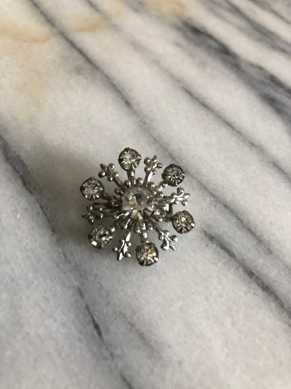 vintage silver and clear rhinestone snowflake fleu