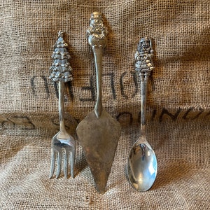 Set of 3 vintage silver plated Christmas serving utensils pie server fork spoon image 3