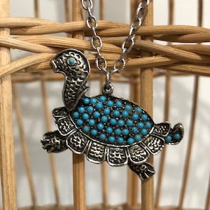 vintage boho kitschy silver and turquoise turtle necklace. FREE SHIPPING