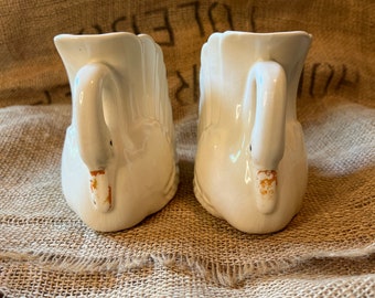 ヴィンテージの白い陶器の白鳥のプランターのペア、おそらくブラシ